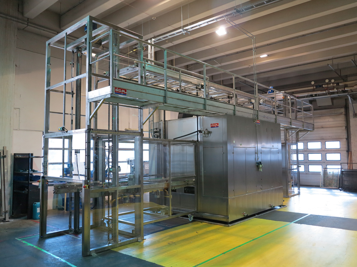 KMPN 2x1200 Myjka dwukomorowa do koszy, gitterboksów, palet gitterbox, skrzyń. Przemysłowa myjka komorowa z automatycznym załadunkiem.