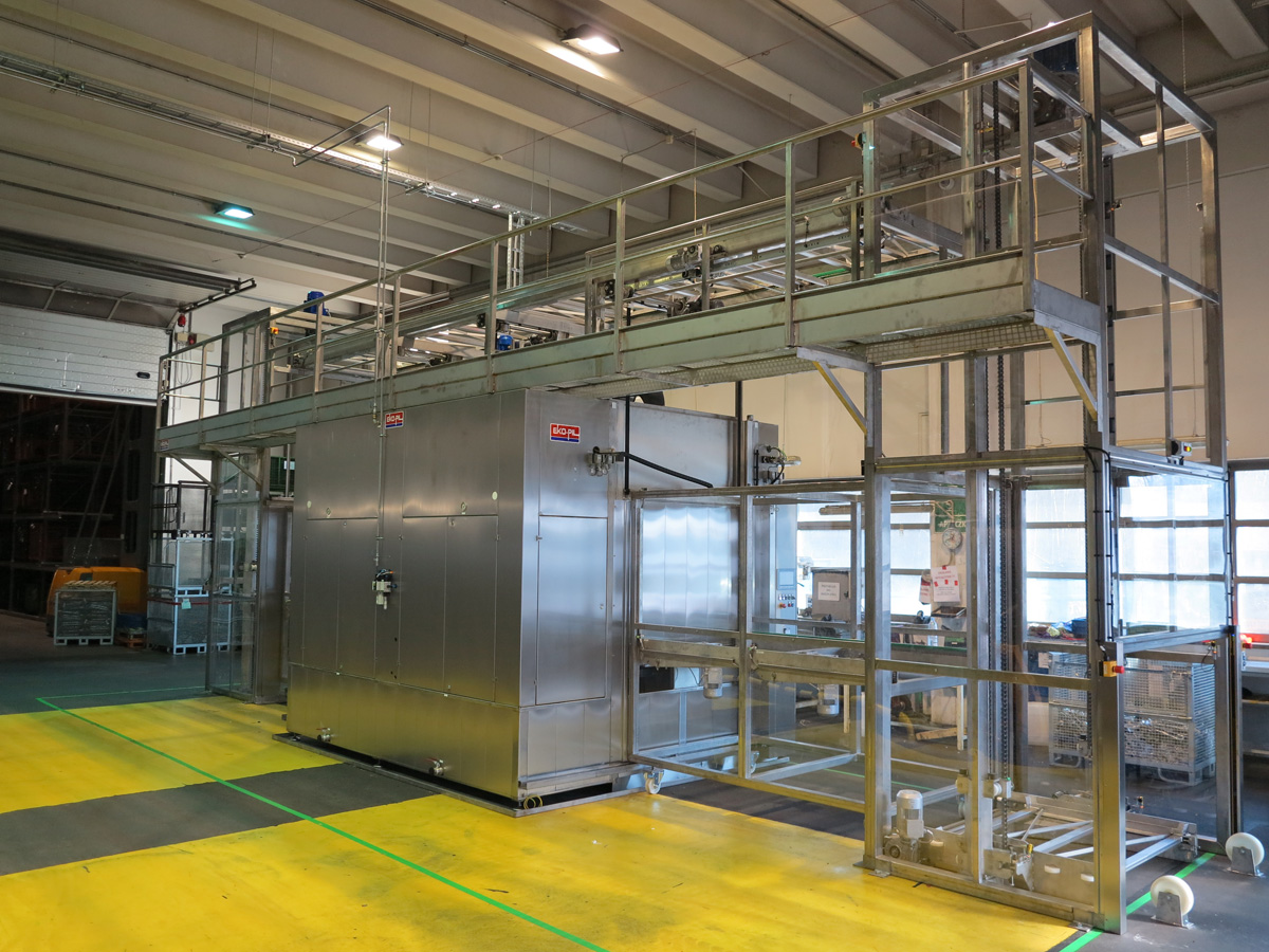 KMPN 2x1200 Myjka dwukomorowa do koszy, gitterboksów, palet gitterbox, skrzyń. Przemysłowa myjka komorowa z automatycznym załadunkiem.