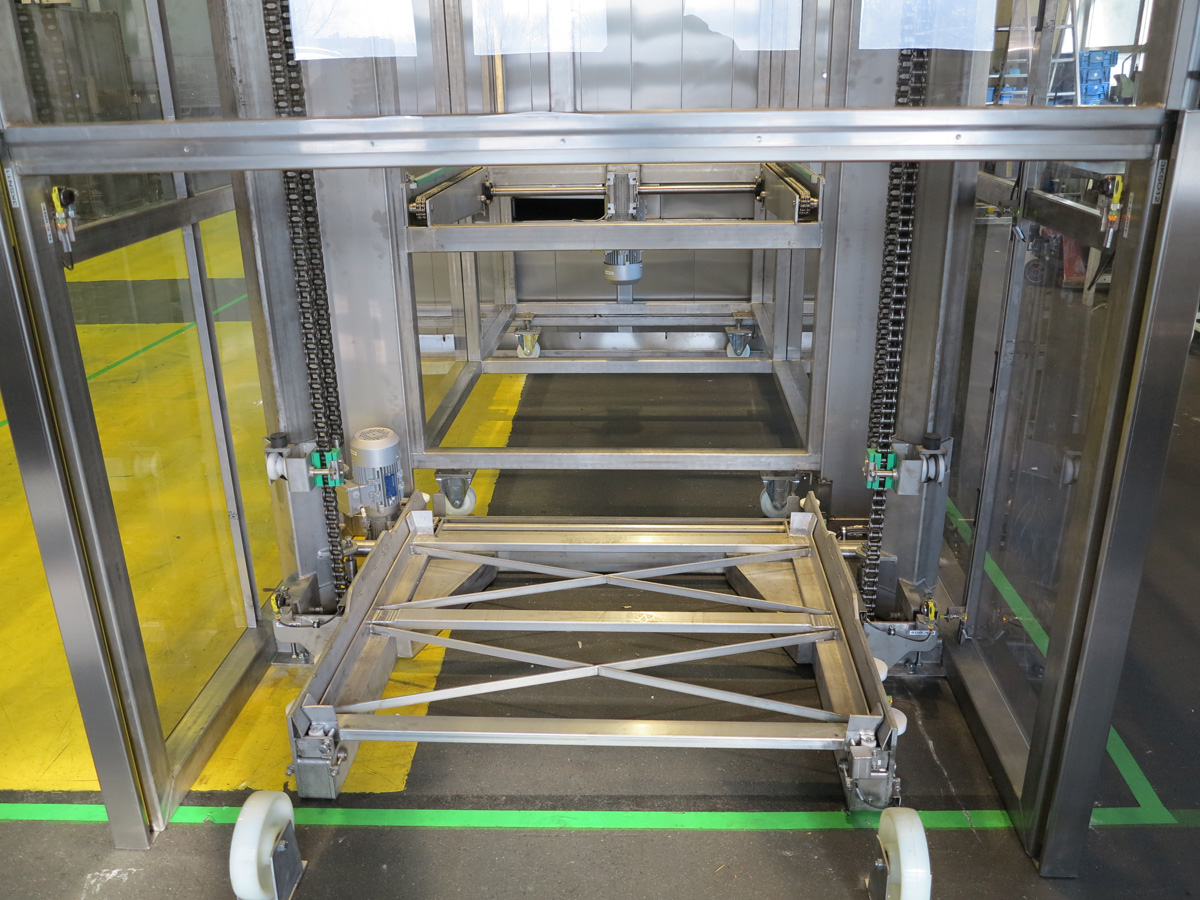 KMPN 2x1200 Myjka dwukomorowa do koszy, gitterboksów, palet gitterbox, skrzyń. Przemysłowa myjka komorowa z automatycznym załadunkiem.