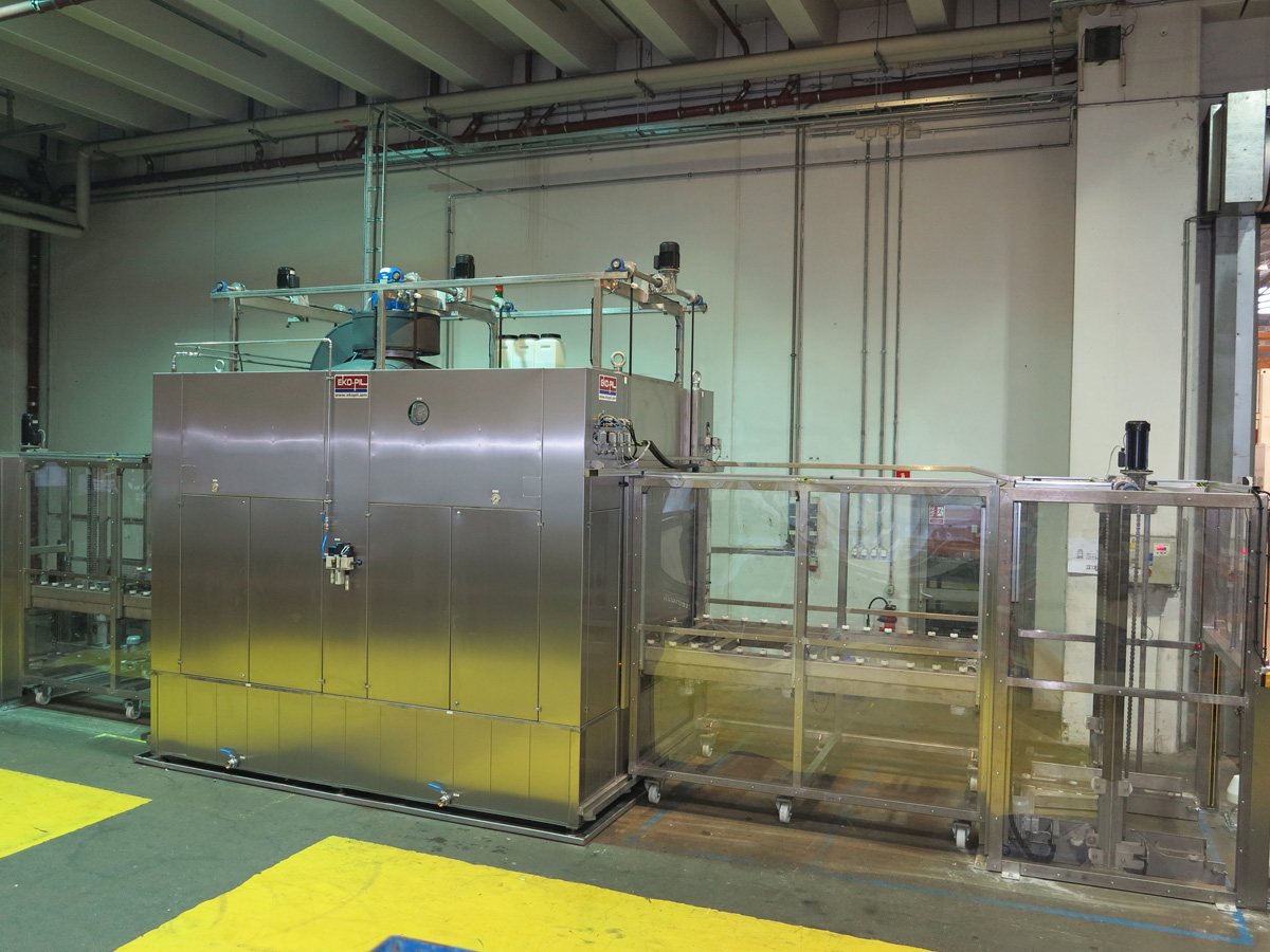 KMPN 2x1200 Myjka dwukomorowa do koszy, gitterboksów, palet gitterbox, skrzyń. Przemysłowa myjka komorowa z automatycznym załadunkiem.