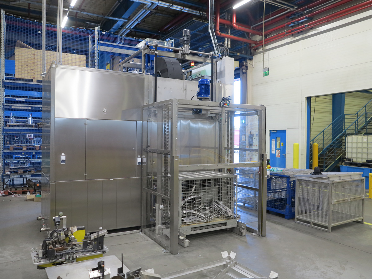 KMPN 800 przemysłowa myjka komorowa do palet, pojemników, gitterboksów z automatycznym załadunkiem. KMPN 600. KMPN 900. KMPN 1000. KMPN 1200.